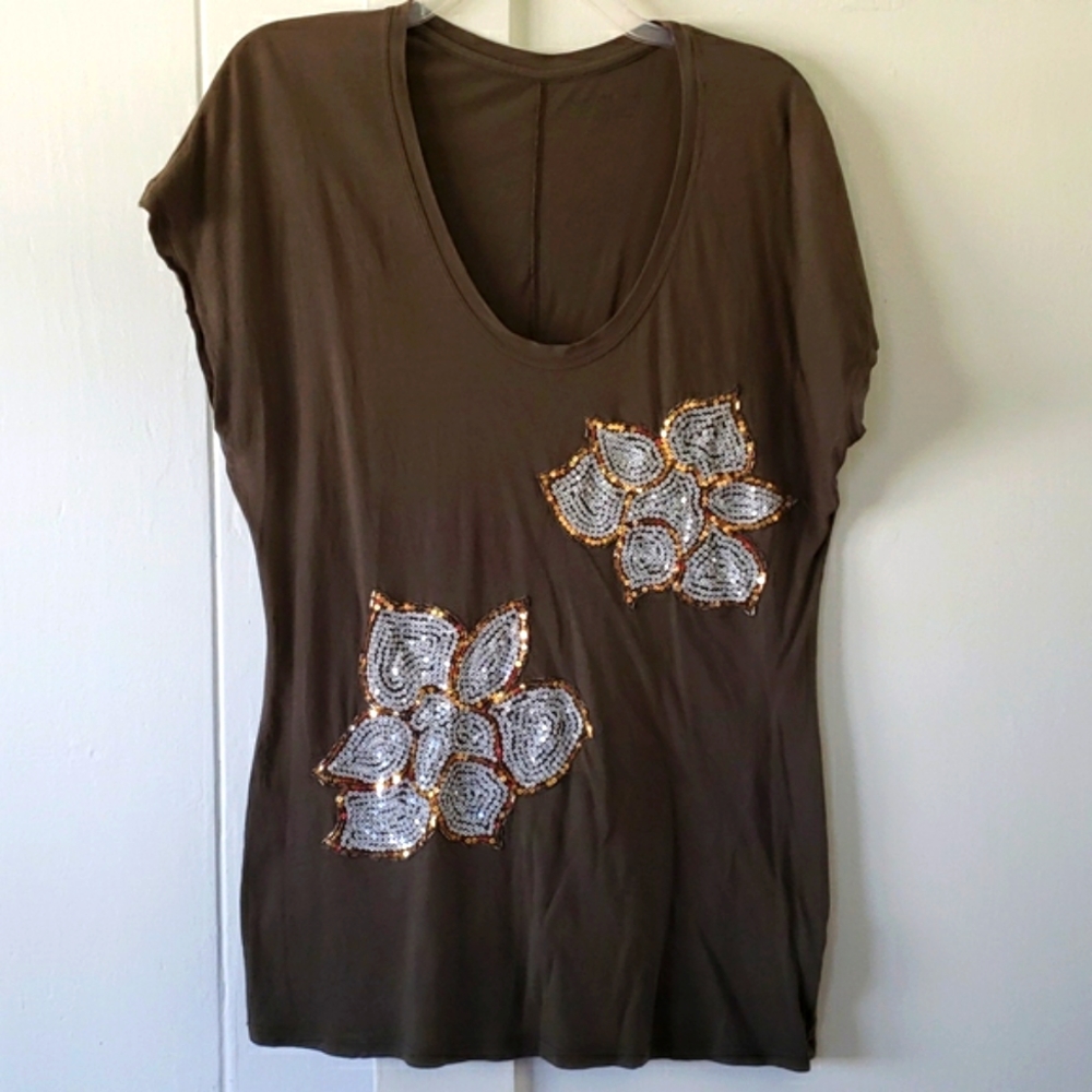 〰️New York & Company〰️ floral bead & sequin embellished tee L